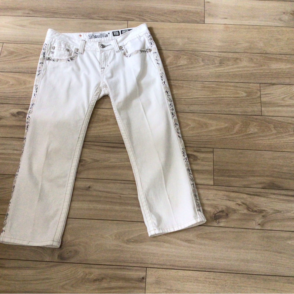 Miss Me White Cuffed Capri Jeans 27 Euc Miss Me White Cuffed Capri Jeans 27 Euc